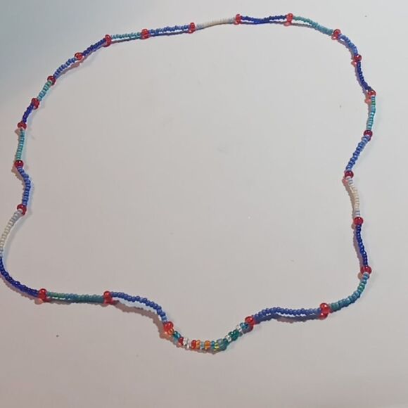 Beaded necklace - Picture 1 of 4